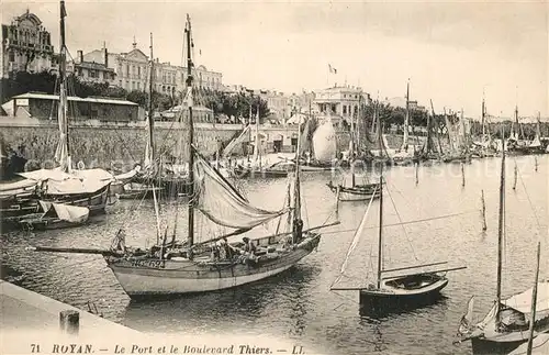 Royan_Charente Maritime Le Port Bateaux Boulevard Thiers Royan Charente Maritime