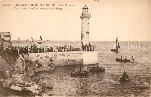 Saint Brieuc_Cotes d_Armor Le Phare Rentree des Bateaux de peche Saint Brieuc_Cotes d