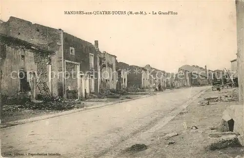 Mandres aux Quatre Tours La Grand Rue apres le bombardement Mandres aux Quatre Tours