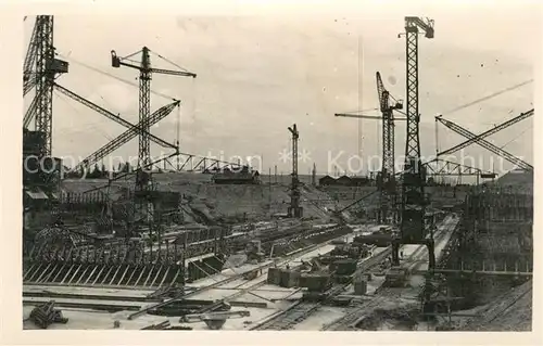 Kembs_Elsass Krane am Kraftwerk Kembs Elsass