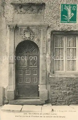 Sainte Croix en Jarez Vieille porte et fronton de la cellule de Saint Bruno Sainte Croix en Jarez