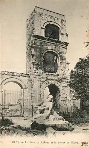 Arles_Bouches du Rhone Tour de Roland et la Statue de Niobe Arles_Bouches du Rhone