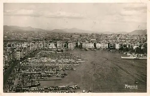 Marseille_Bouches du Rhone Vue aerienne du vieux port Marseille
