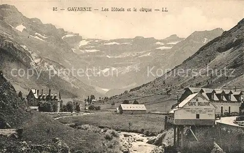 Gavarnie_Hautes Pyrenees Les Hotels et le cirque Gavarnie Hautes Pyrenees