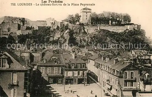 Lourdes_Hautes_Pyrenees Chateau fort vu de la Place Peyramale Lourdes_Hautes_Pyrenees
