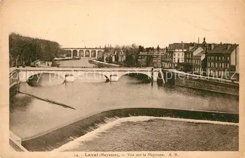 Laval_Mayenne Vue sur la Mayenne et ses ponts Laval Mayenne