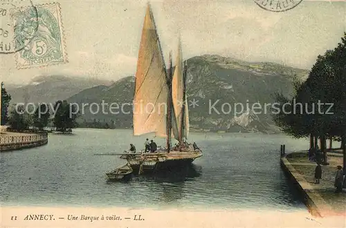 Annecy_Haute Savoie Une Barque a voiles Alpes Annecy Haute Savoie