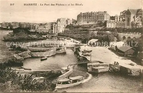 Biarritz_Pyrenees_Atlantiques Port des pecheurs et les hotels Biarritz_Pyrenees