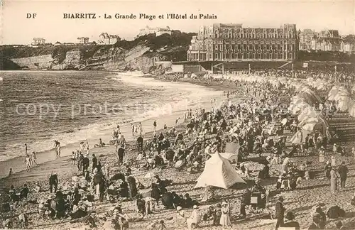 Biarritz_Pyrenees_Atlantiques La grande plage Hotel du Palais Biarritz_Pyrenees