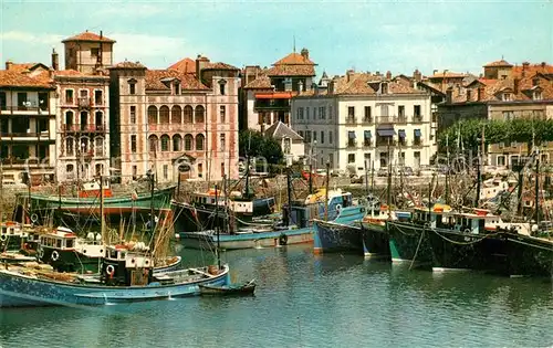 Saint Jean de Luz Port et la Maison de l`Infante Saint Jean de Luz