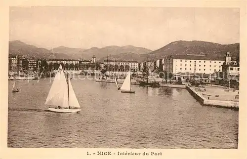Nice_Alpes_Maritimes Interieur du Port Nice_Alpes_Maritimes