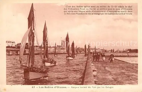 Les_Sables d_Olonne Barques sortant du Port par les Haloges Les_Sables d_Olonne
