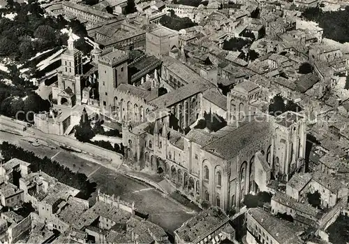 Avignon_Vaucluse Vue aerienne sur le Palais des Papes XIVe siecle Avignon Vaucluse