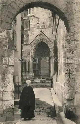 Chartres_Eure_et_Loir Vieille Rue Saint Yves Chartres_Eure_et_Loir