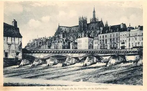 Metz_Moselle La Digue de la Pucelle et la Cathedrale Metz_Moselle