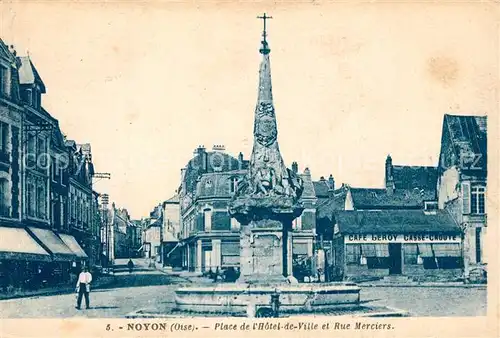 Noyon_Oise Place de l Hotel de Ville et Rue Merciers Noyon_Oise