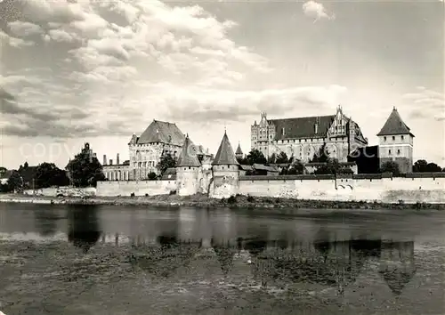 Malbork Zespol zamku pokrzyzackiego od strony Nogatu Malbork