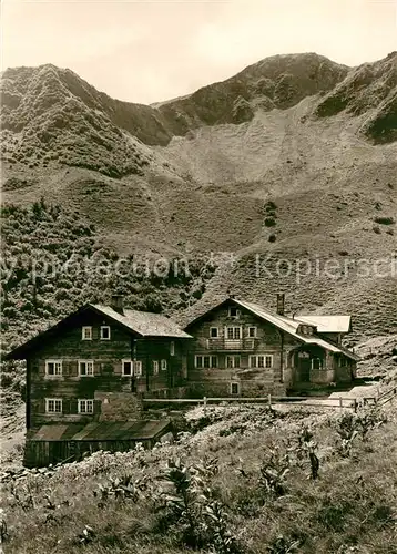 Kleinwalsertal Schwarzwasserhuette mit Gruenhorn Kleinwalsertal