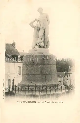 Chateaudun Le Gaulois vaincu Statue Monument Chateaudun