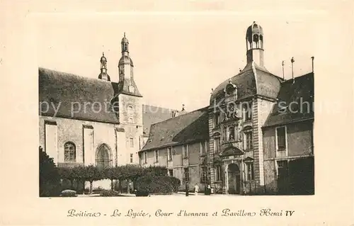 Poitiers_Vienne Le Lycee Cour d honneur et Pavillon Henri IV Poitiers Vienne