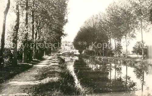 Clamecy_Nievre Les bords du canal Clamecy_Nievre