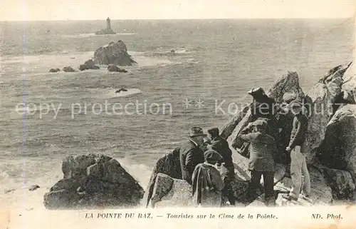 Pointe_du_Raz Touristes sur la Cime de la Pointe Pointe_du_Raz