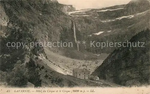 Gavarnie_Hautes Pyrenees Hotel du Cirque et le Cirque Pyrenees Gavarnie Hautes Pyrenees