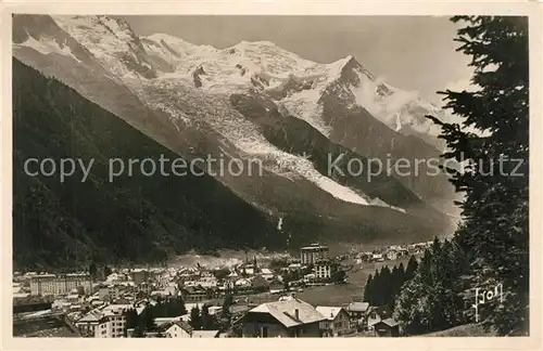 Chamonix Vue generale et massif du Mont Blanc Alpes Chamonix