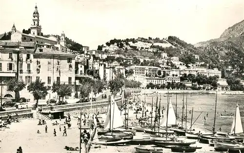 Menton_Alpes_Maritimes Un coin du port la plage et la ville Menton_Alpes_Maritimes