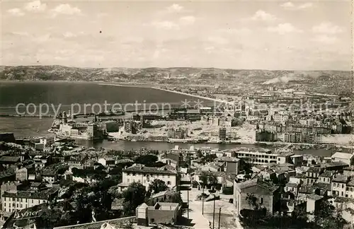 Marseille_Bouches du Rhone Vue generale sur les ports Cote d Azur Marseille