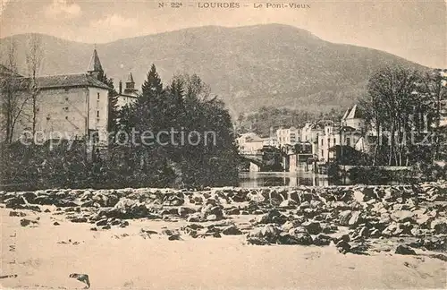 Lourdes_Hautes_Pyrenees Le Pont Vieux Lourdes_Hautes_Pyrenees