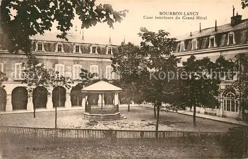 Bourbon Lancy Cour interieure du Grand Hotel Bourbon Lancy