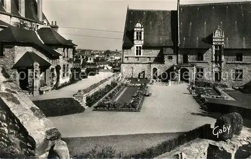 Laval_Mayenne Le Chateau et les Jardins Laval Mayenne