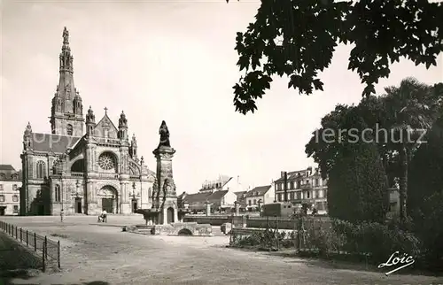 Sainte Anne d_Auray La Basilique et la Fontaine Monument Sainte Anne d Auray