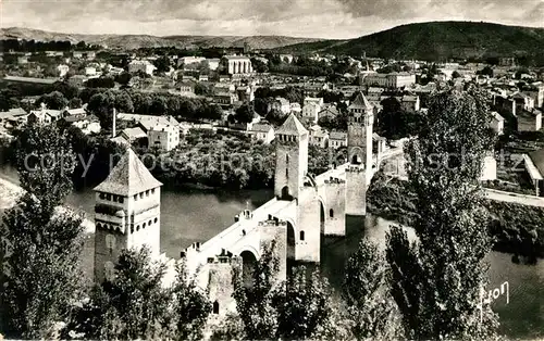 Cahors Pont Valentre XIVe siecle et les rives du Lot Cahors