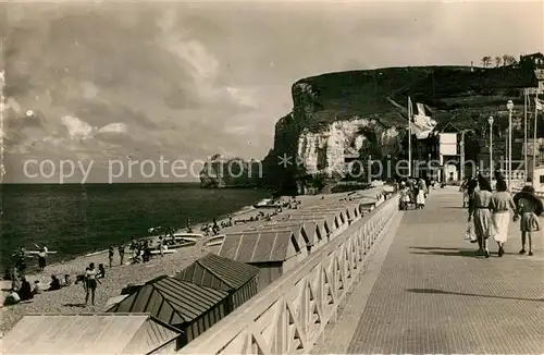 Etretat La plage Promenade Etretat