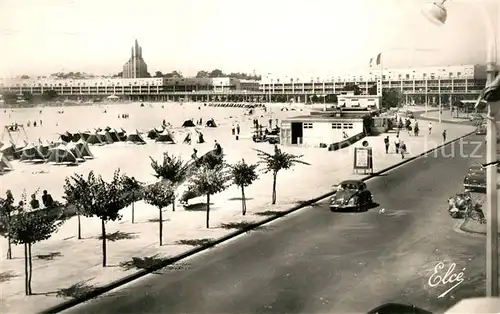 Royan_Charente Maritime La plage et le front de mer Royan Charente Maritime