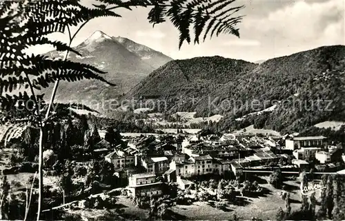 Aspet Vue generale de la ville et au fond le Cagire Chaine des Pyrenees Aspet