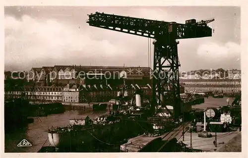 Brest_Finistere Croiseur en armement sous la grue de l Arsenal Brest_Finistere