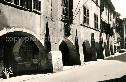 Annecy_Haute Savoie Les arcades du vieux quartier Annecy Haute Savoie
