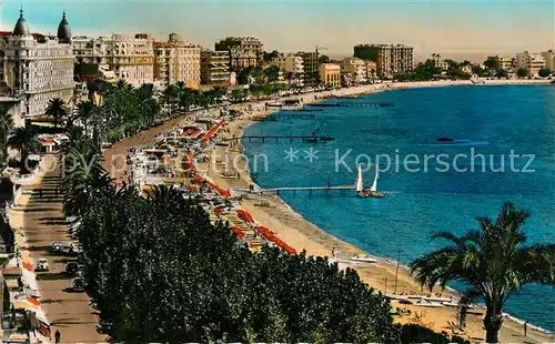 Cannes_Alpes Maritimes La plage les hotels sur la Croisette Cote d Azur Cannes Alpes Maritimes