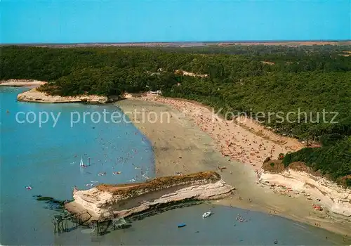 Meschers_les_Bains Plage des Vergnes et le Rocher de la Couronne vue aerienne 