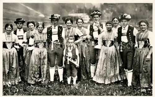 Trachten_Schweiz Gruppenfoto 