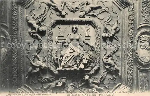 Grenoble Interieur du Palais de Justice Piajond de la chambre de la Cour au millieu La Justice Grenoble