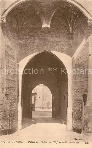 Avignon_Vaucluse Palais des Papes Clef de voute pendante Avignon Vaucluse