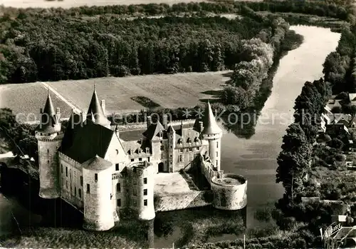 Sully sur Loire Vue aerienne du Chateau XIVe siecle Wasserschloss Sully sur Loire