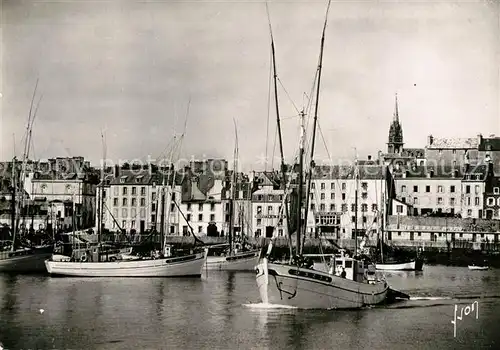 Douarnenez Un coin du port bateaux de peche Douarnenez