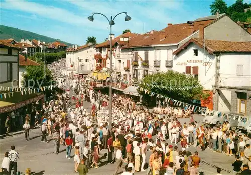 Saint Jean Pied de Port Defile de Danseurs Basques Saint Jean Pied de Port