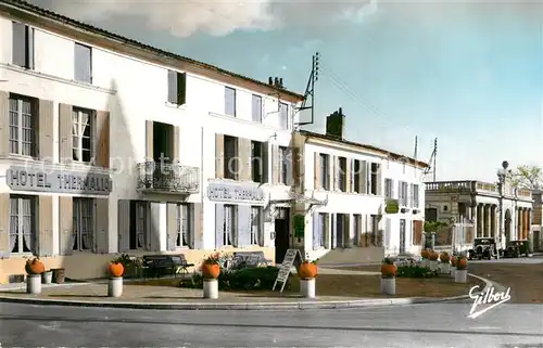 Saujon Le Carrefour devant l Hotel Thermalia Saujon