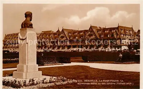 Deauville Normandy Hotel vu des Jardins Statue Monument Deauville